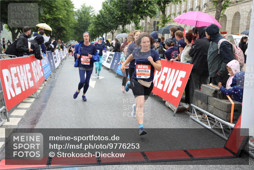 14.06.2026 - REWE Women's Run Strokosch-Dieckow http://msf.ph/oto/9776253 14.06.2026 11:06:16 Ziel 5130, 5705, 5727, 5757, 5794, 5799, 5805, 5844, 5960, 6026 meine-sportfotos.de
