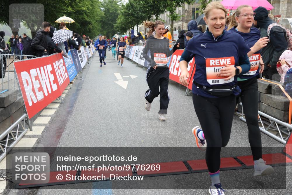 14.06.2026 - REWE Women's Run Strokosch-Dieckow http://msf.ph/oto/9776269 14.06.2026 11:06:13 Ziel 5130, 5227, 5580, 5699, 5705, 5727, 5757, 5794, 5799, 5805, 5903, 6026 meine-sportfotos.de