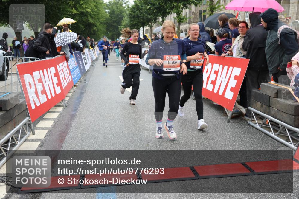 14.06.2026 - REWE Women's Run Strokosch-Dieckow http://msf.ph/oto/9776293 14.06.2026 11:06:12 Ziel 5130, 5227, 5580, 5699, 5705, 5757, 5805, 5903, 6026 meine-sportfotos.de