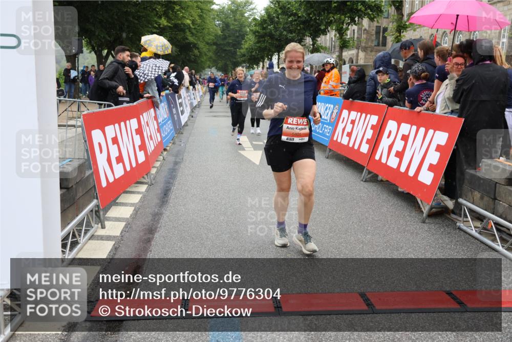14.06.2026 - REWE Women's Run Strokosch-Dieckow http://msf.ph/oto/9776304 14.06.2026 11:06:10 Ziel 5072, 5130, 5221, 5227, 5378, 5580, 5699, 5705, 5710, 5757, 5805, 5903, 6026 meine-sportfotos.de