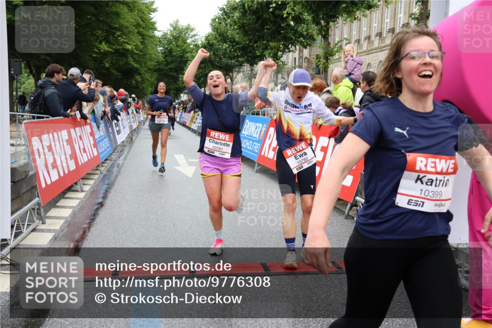 14.06.2026 - REWE Women's Run Strokosch-Dieckow http://msf.ph/oto/9776308 14.06.2026 09:56:49 Ziel 10156, 10399, 10438, 10465, 10547, 10781, 10782, 11007, 11415, 11516 meine-sportfotos.de