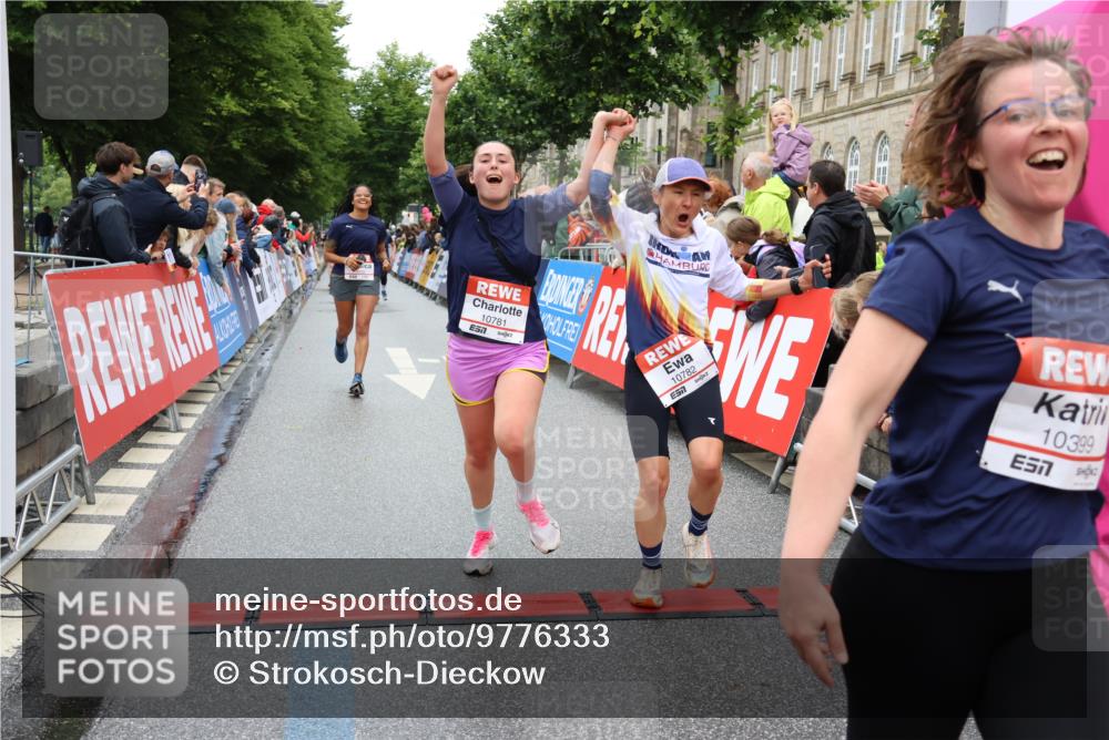 14.06.2026 - REWE Women's Run Strokosch-Dieckow http://msf.ph/oto/9776333 14.06.2026 09:56:49 Ziel 10156, 10399, 10438, 10465, 10547, 10781, 10782, 11007, 11415, 11516 meine-sportfotos.de