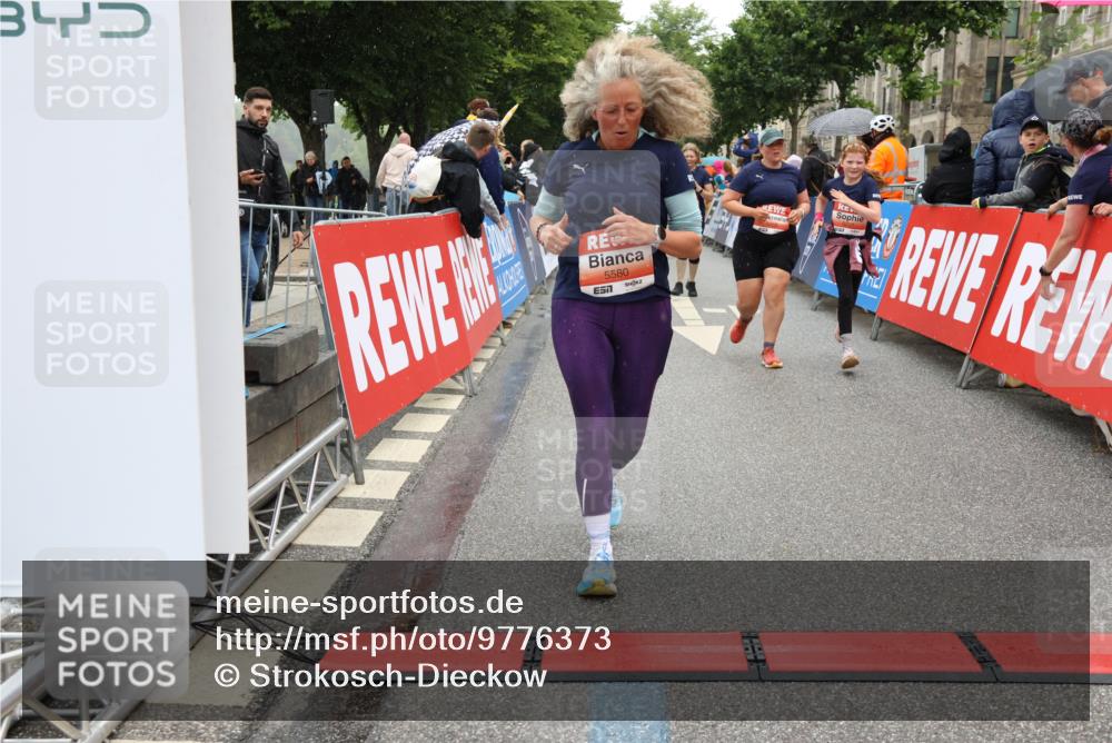14.06.2026 - REWE Women's Run Strokosch-Dieckow http://msf.ph/oto/9776373 14.06.2026 11:06:05 Ziel 5072, 5149, 5200, 5221, 5227, 5354, 5378, 5580, 5699, 5705, 5710, 5881, 5903, 5923 meine-sportfotos.de