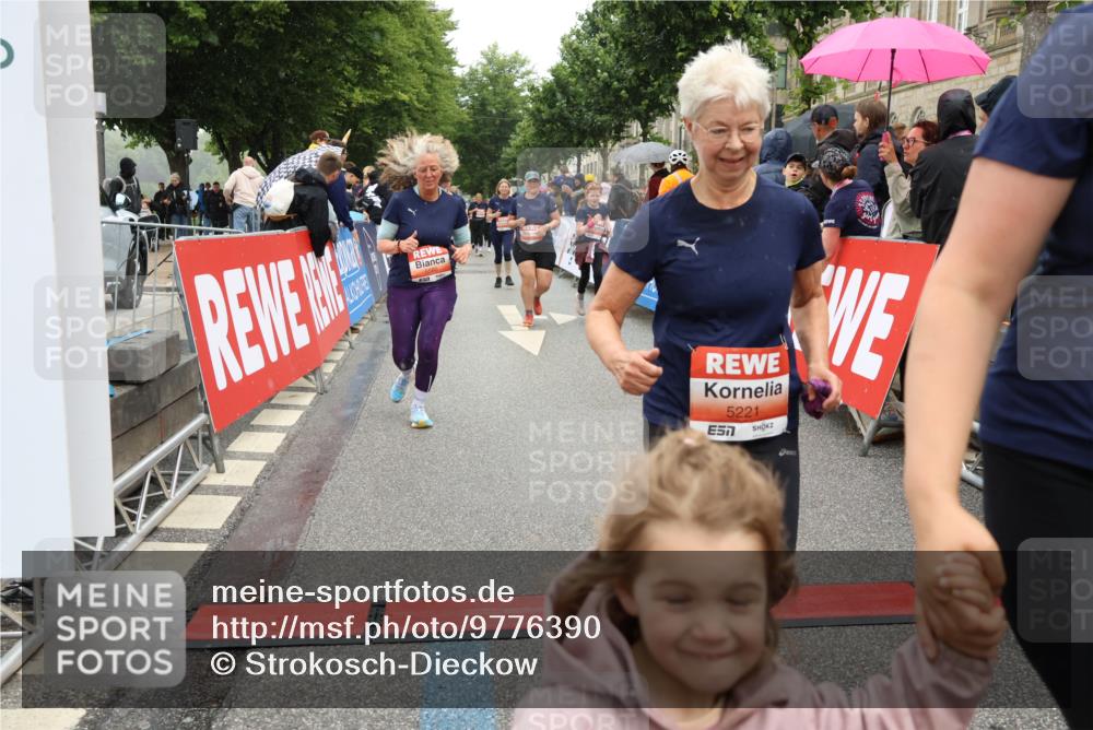14.06.2026 - REWE Women's Run Strokosch-Dieckow http://msf.ph/oto/9776390 14.06.2026 11:06:04 Ziel 5072, 5149, 5200, 5221, 5227, 5354, 5378, 5517, 5580, 5699, 5705, 5710, 5881, 5887, 5903, 5923 meine-sportfotos.de