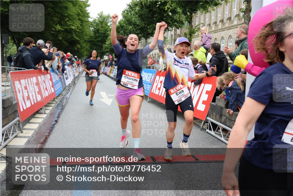 14.06.2026 - REWE Women's Run Strokosch-Dieckow http://msf.ph/oto/9776452 14.06.2026 09:56:49 Ziel 10156, 10399, 10438, 10465, 10547, 10781, 10782, 11007, 11415, 11516 meine-sportfotos.de