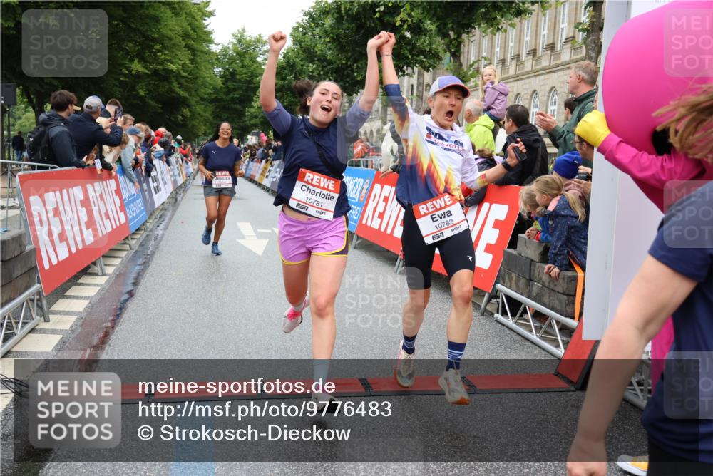 14.06.2026 - REWE Women's Run Strokosch-Dieckow http://msf.ph/oto/9776483 14.06.2026 09:56:50 Ziel 10156, 10399, 10438, 10465, 10547, 10781, 10782, 11007, 11283, 11415, 11516 meine-sportfotos.de