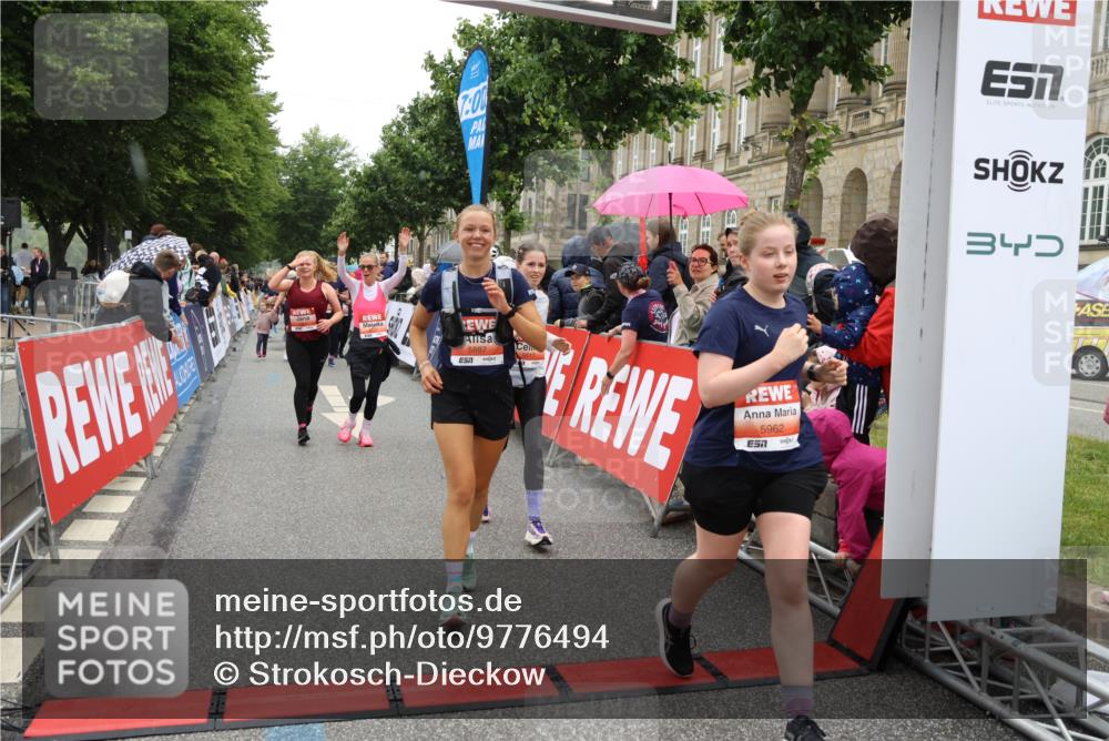 14.06.2026 - REWE Women's Run Strokosch-Dieckow http://msf.ph/oto/9776494 14.06.2026 11:05:56 Ziel 5149, 5169, 5200, 5339, 5354, 5416, 5517, 5833, 5834, 5881, 5887, 5897, 5962 meine-sportfotos.de