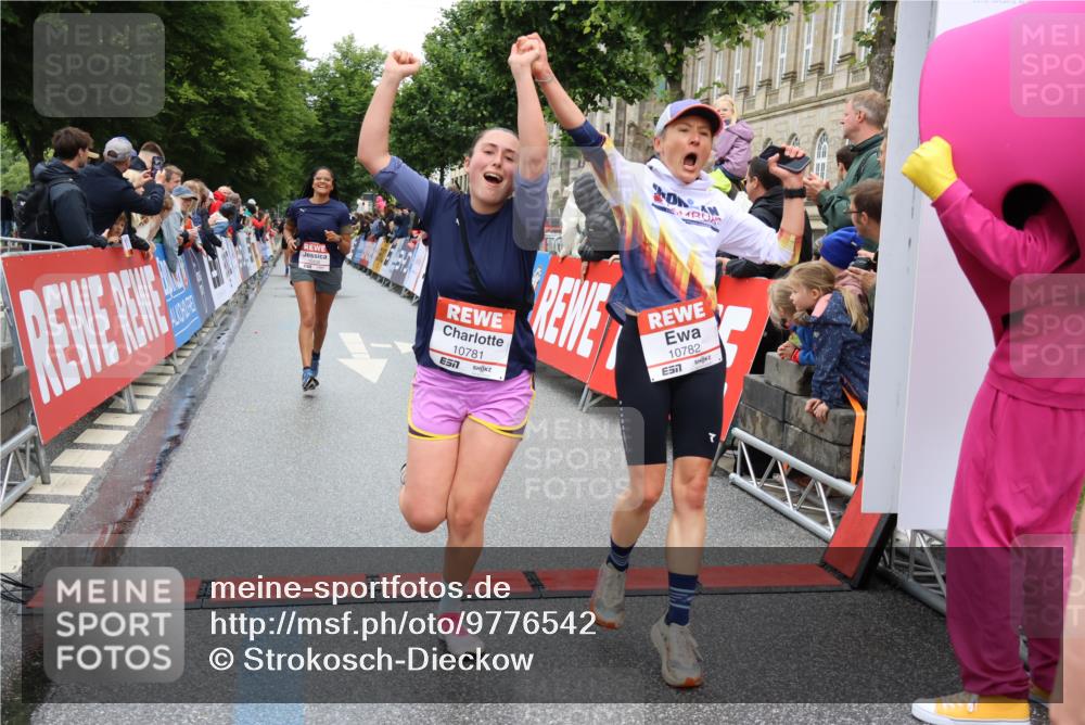 14.06.2026 - REWE Women's Run Strokosch-Dieckow http://msf.ph/oto/9776542 14.06.2026 09:56:50 Ziel 10156, 10399, 10438, 10465, 10547, 10781, 10782, 11007, 11283, 11415, 11516 meine-sportfotos.de