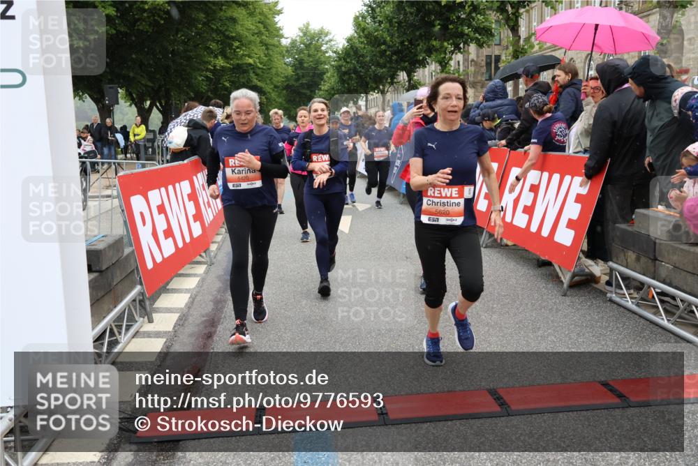 14.06.2026 - REWE Women's Run Strokosch-Dieckow http://msf.ph/oto/9776593 14.06.2026 11:05:46 Ziel 5078, 5156, 5169, 5178, 5210, 5312, 5416, 5447, 5470, 5524, 5620, 5621, 5646, 5765, 5772, 5791, 5833, 5834, 5849, 5888, 5897, 5939, 6010, 6032 meine-sportfotos.de