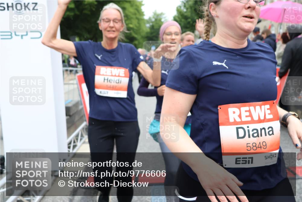 14.06.2026 - REWE Women's Run Strokosch-Dieckow http://msf.ph/oto/9776606 14.06.2026 11:05:44 Ziel 5078, 5156, 5178, 5210, 5312, 5416, 5447, 5470, 5524, 5620, 5621, 5626, 5646, 5765, 5772, 5791, 5849, 5888, 5939, 6010, 6032 meine-sportfotos.de