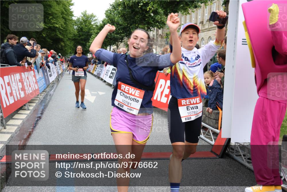 14.06.2026 - REWE Women's Run Strokosch-Dieckow http://msf.ph/oto/9776662 14.06.2026 09:56:50 Ziel 10156, 10399, 10438, 10465, 10547, 10781, 10782, 11007, 11283, 11415, 11516 meine-sportfotos.de