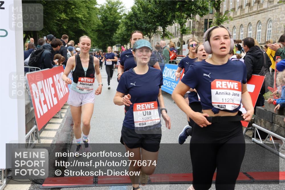 14.06.2026 - REWE Women's Run Strokosch-Dieckow http://msf.ph/oto/9776674 14.06.2026 10:00:54 Ziel 10030, 10042, 10043, 10101, 10198, 10454, 10905, 11205, 11229, 11278, 11324, 11422, 11493 meine-sportfotos.de