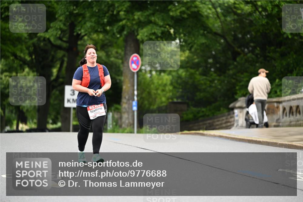 14.06.2026 - REWE Women's Run Dr. Thomas Lammeyer http://msf.ph/oto/9776688 14.06.2026 10:03:58 Laufen 3, 10540 meine-sportfotos.de