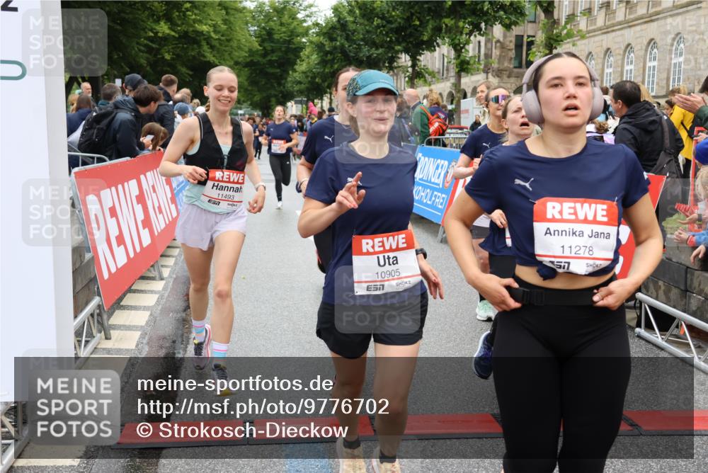 14.06.2026 - REWE Women's Run Strokosch-Dieckow http://msf.ph/oto/9776702 14.06.2026 10:00:54 Ziel 10030, 10042, 10043, 10101, 10198, 10454, 10905, 11205, 11229, 11278, 11324, 11422, 11493 meine-sportfotos.de