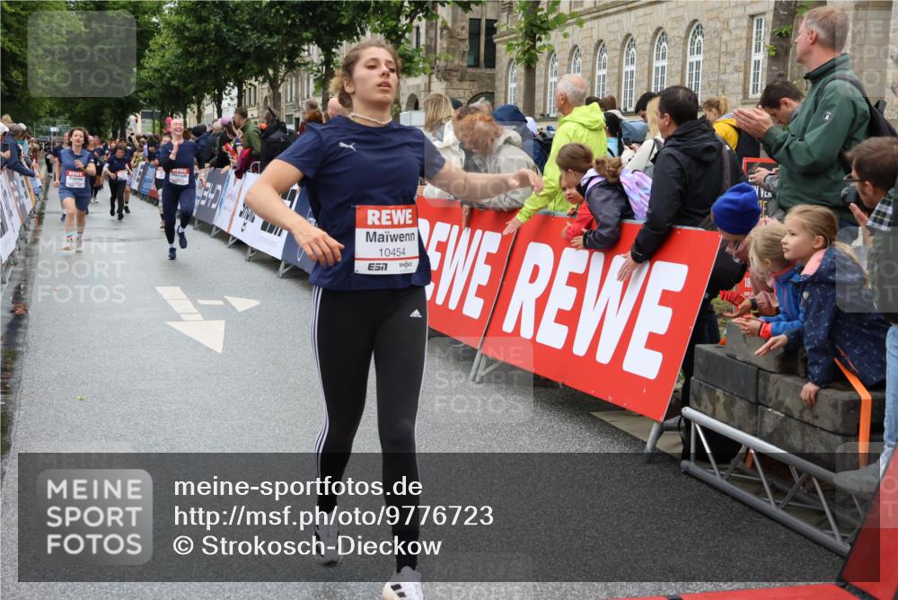 14.06.2026 - REWE Women's Run Strokosch-Dieckow http://msf.ph/oto/9776723 14.06.2026 10:00:57 Ziel 10042, 10043, 10101, 10198, 10454, 10805, 10905, 11205, 11229, 11278, 11324, 11422, 11483, 11493 meine-sportfotos.de