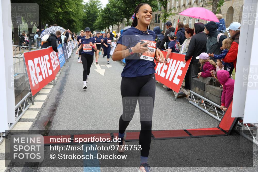 14.06.2026 - REWE Women's Run Strokosch-Dieckow http://msf.ph/oto/9776753 14.06.2026 11:05:35 Ziel 5138, 5156, 5174, 5177, 5178, 5198, 5210, 5214, 5237, 5295, 5539, 5592, 5626, 5888, 5939, 5967, 6013 meine-sportfotos.de