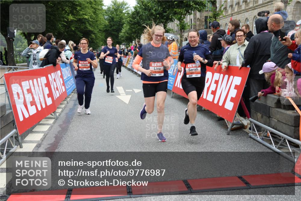 14.06.2026 - REWE Women's Run Strokosch-Dieckow http://msf.ph/oto/9776987 14.06.2026 11:05:15 Ziel 5208, 5230, 5357, 5389, 5444, 5531, 5687, 5743, 5744, 5745, 5747, 5754 meine-sportfotos.de