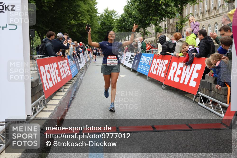 14.06.2026 - REWE Women's Run Strokosch-Dieckow http://msf.ph/oto/9777012 14.06.2026 09:56:51 Ziel 10156, 10399, 10438, 10465, 10547, 10781, 10782, 11007, 11283, 11415, 11516 meine-sportfotos.de