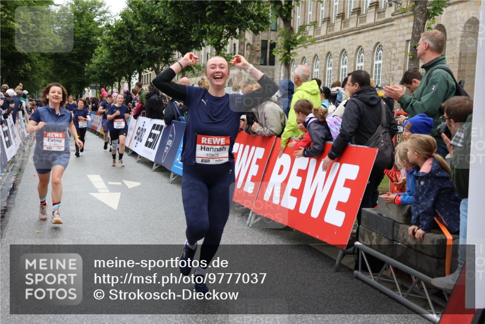 14.06.2026 - REWE Women's Run Strokosch-Dieckow http://msf.ph/oto/9777037 14.06.2026 10:01:00 Ziel 10101, 10162, 10188, 10198, 10454, 10637, 10805, 10905, 11205, 11278, 11324, 11422, 11483, 11493 meine-sportfotos.de
