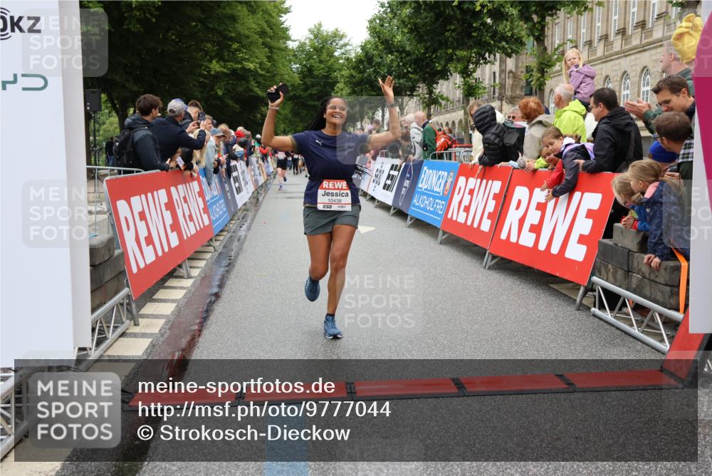 14.06.2026 - REWE Women's Run Strokosch-Dieckow http://msf.ph/oto/9777044 14.06.2026 09:56:51 Ziel 10156, 10399, 10438, 10465, 10547, 10781, 10782, 11007, 11283, 11415, 11516 meine-sportfotos.de