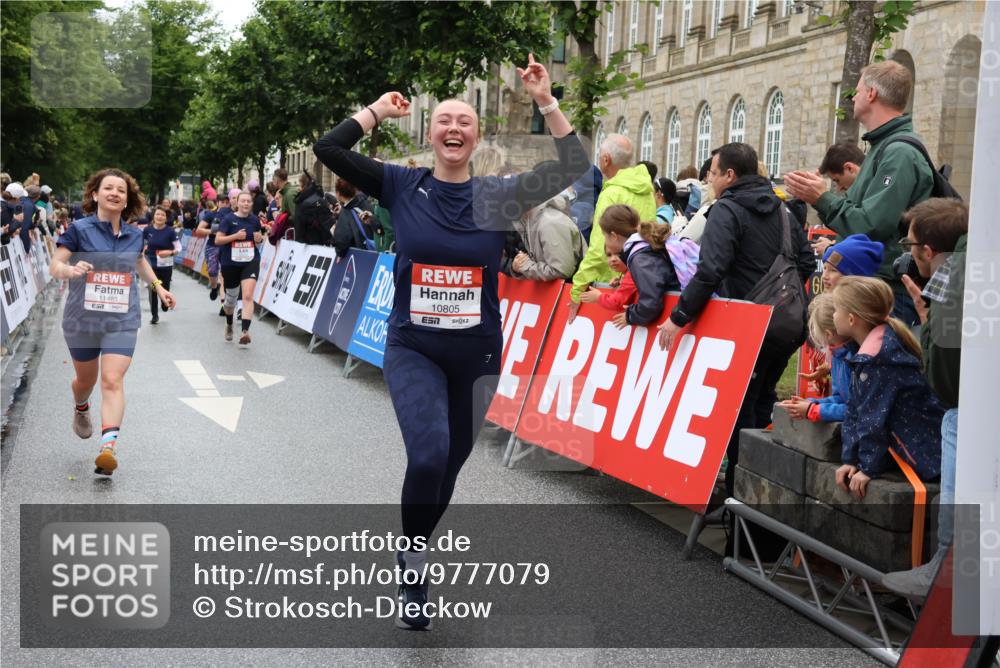 14.06.2026 - REWE Women's Run Strokosch-Dieckow http://msf.ph/oto/9777079 14.06.2026 10:01:00 Ziel 10101, 10162, 10188, 10198, 10454, 10637, 10805, 10905, 11205, 11278, 11324, 11422, 11483, 11493 meine-sportfotos.de
