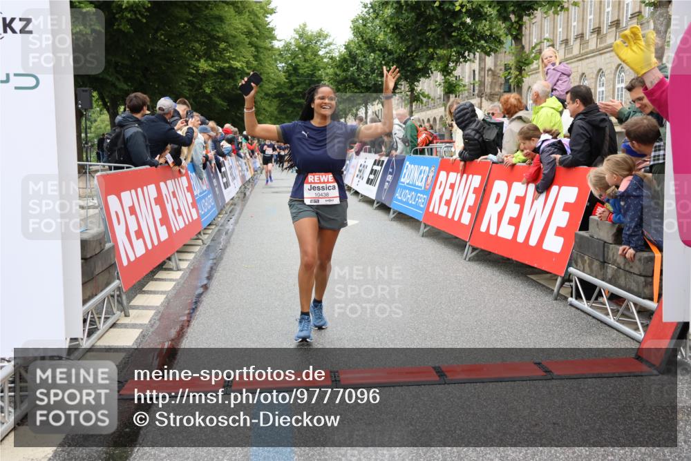 14.06.2026 - REWE Women's Run Strokosch-Dieckow http://msf.ph/oto/9777096 14.06.2026 09:56:51 Ziel 10156, 10399, 10438, 10465, 10547, 10781, 10782, 11007, 11283, 11415, 11516 meine-sportfotos.de