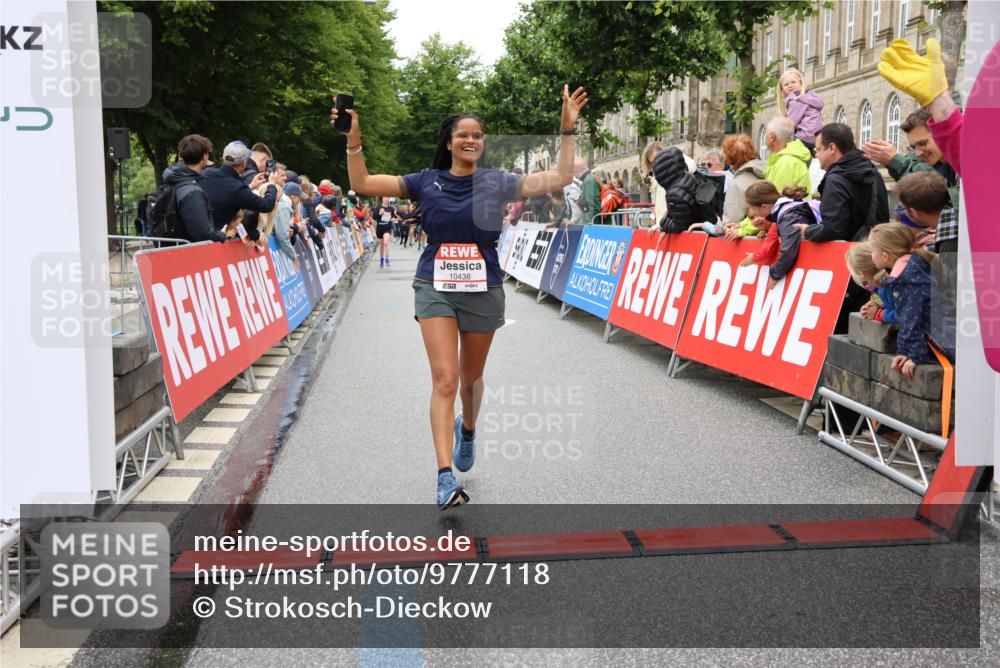 14.06.2026 - REWE Women's Run Strokosch-Dieckow http://msf.ph/oto/9777118 14.06.2026 09:56:51 Ziel 10156, 10399, 10438, 10465, 10547, 10781, 10782, 11007, 11283, 11415, 11516 meine-sportfotos.de
