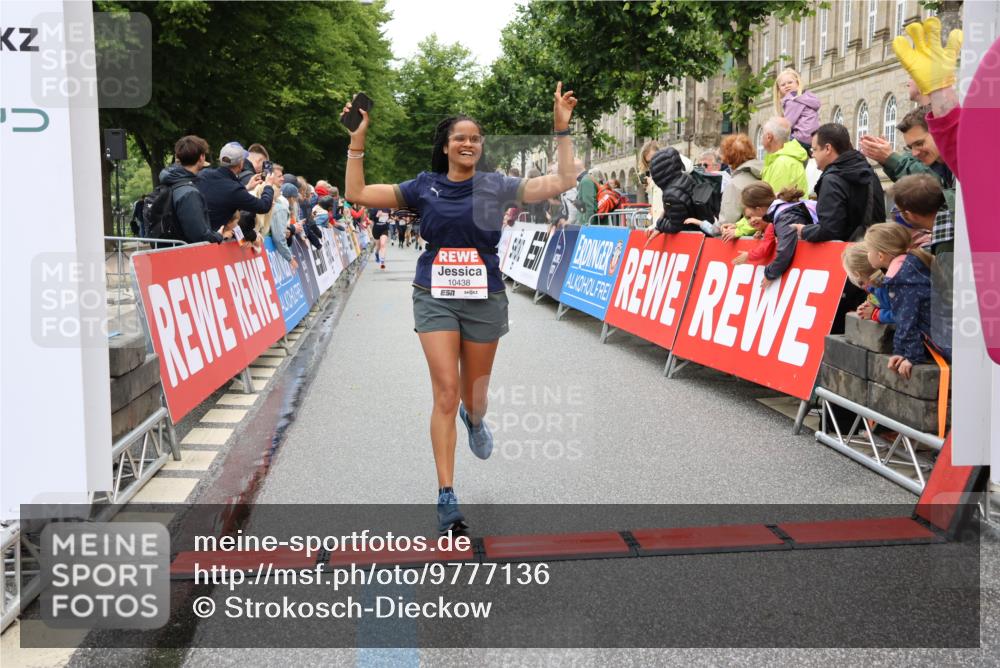 14.06.2026 - REWE Women's Run Strokosch-Dieckow http://msf.ph/oto/9777136 14.06.2026 09:56:51 Ziel 10156, 10399, 10438, 10465, 10547, 10781, 10782, 11007, 11283, 11415, 11516 meine-sportfotos.de