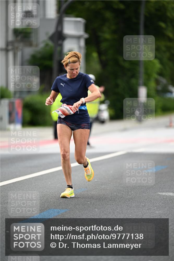 14.06.2026 - REWE Women's Run Dr. Thomas Lammeyer http://msf.ph/oto/9777138 14.06.2026 10:39:46 Laufen 5093 meine-sportfotos.de