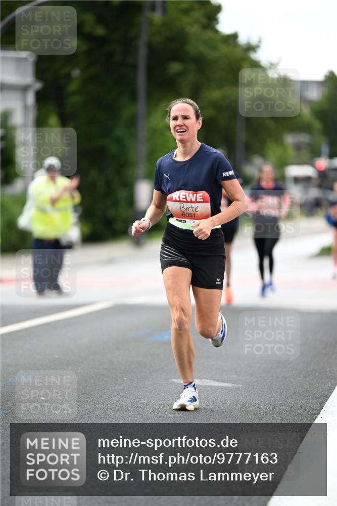 14.06.2026 - REWE Women's Run Dr. Thomas Lammeyer http://msf.ph/oto/9777163 14.06.2026 10:39:50 Laufen 6051 meine-sportfotos.de