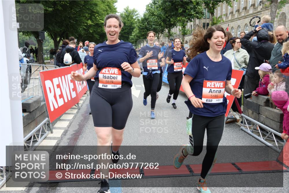 14.06.2026 - REWE Women's Run Strokosch-Dieckow http://msf.ph/oto/9777262 14.06.2026 11:04:55 Ziel 5185, 5188, 5298, 5452, 5513, 5545, 5573, 5639, 5667, 5668, 5725, 5797, 5810, 5811, 5819, 5963, 6058 meine-sportfotos.de
