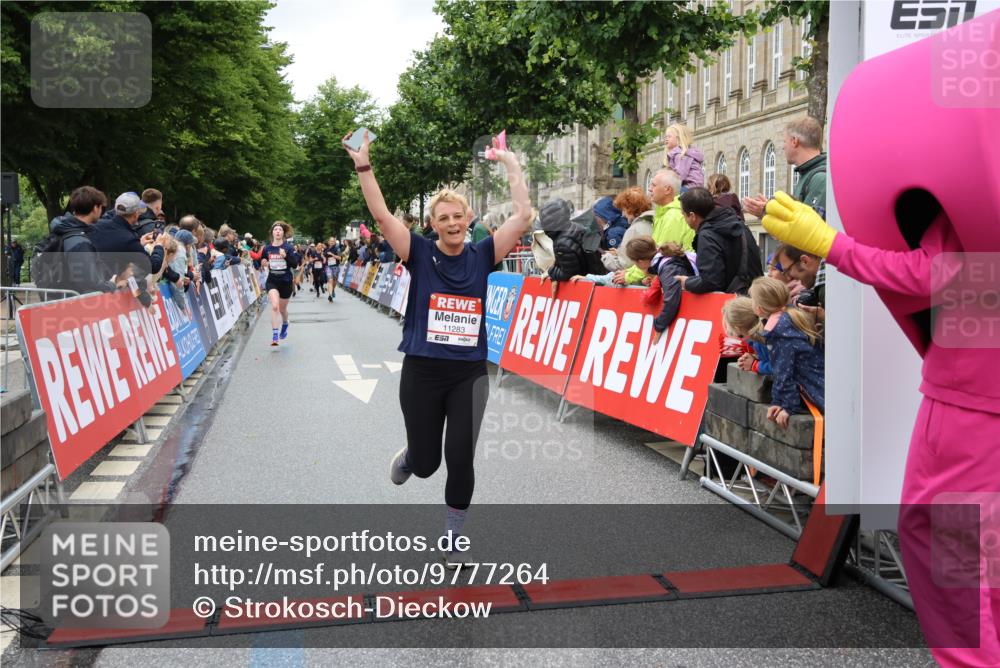 14.06.2026 - REWE Women's Run Strokosch-Dieckow http://msf.ph/oto/9777264 14.06.2026 09:56:54 Ziel 10156, 10399, 10438, 10465, 10781, 10782, 11007, 11283, 11312 meine-sportfotos.de
