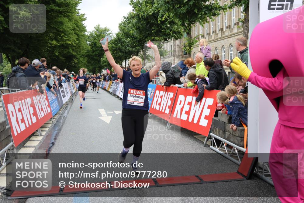 14.06.2026 - REWE Women's Run Strokosch-Dieckow http://msf.ph/oto/9777280 14.06.2026 09:56:54 Ziel 10156, 10399, 10438, 10465, 10781, 10782, 11007, 11283, 11312 meine-sportfotos.de