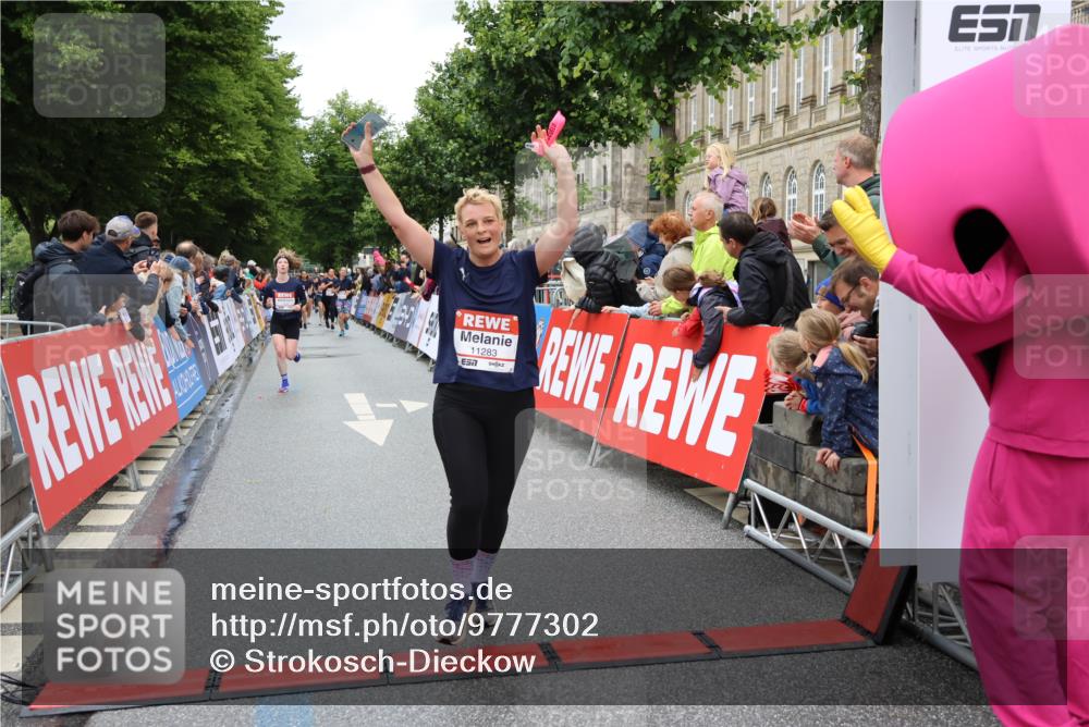 14.06.2026 - REWE Women's Run Strokosch-Dieckow http://msf.ph/oto/9777302 14.06.2026 09:56:54 Ziel 10156, 10399, 10438, 10465, 10781, 10782, 11007, 11283, 11312 meine-sportfotos.de