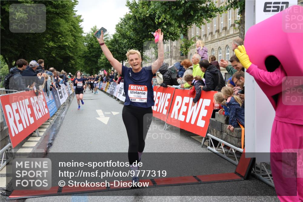 14.06.2026 - REWE Women's Run Strokosch-Dieckow http://msf.ph/oto/9777319 14.06.2026 09:56:54 Ziel 10156, 10399, 10438, 10465, 10781, 10782, 11007, 11283, 11312 meine-sportfotos.de