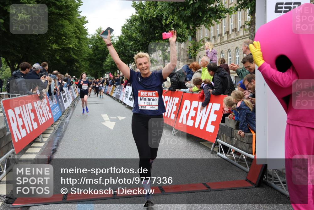 14.06.2026 - REWE Women's Run Strokosch-Dieckow http://msf.ph/oto/9777336 14.06.2026 09:56:54 Ziel 10156, 10399, 10438, 10465, 10781, 10782, 11007, 11283, 11312 meine-sportfotos.de