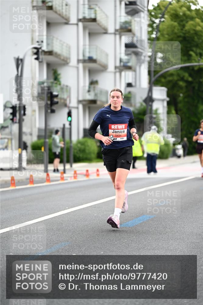 14.06.2026 - REWE Women's Run Dr. Thomas Lammeyer http://msf.ph/oto/9777420 14.06.2026 10:40:47 Laufen 5434 meine-sportfotos.de