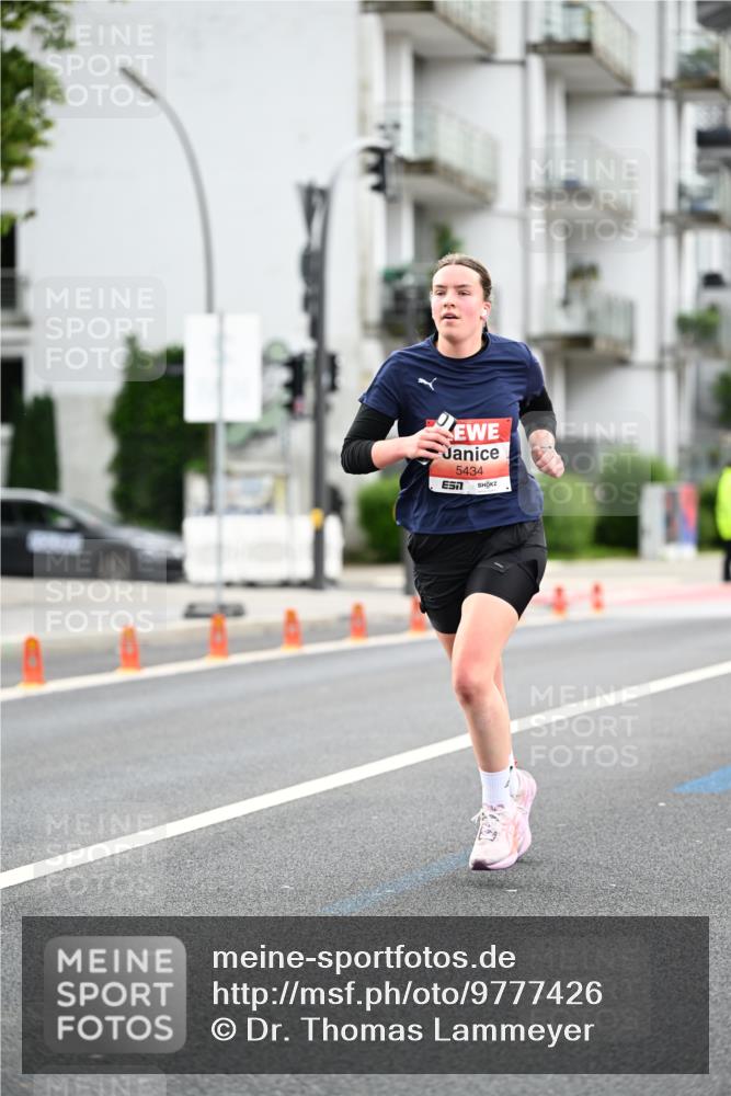 14.06.2026 - REWE Women's Run Dr. Thomas Lammeyer http://msf.ph/oto/9777426 14.06.2026 10:40:48 Laufen 5434 meine-sportfotos.de