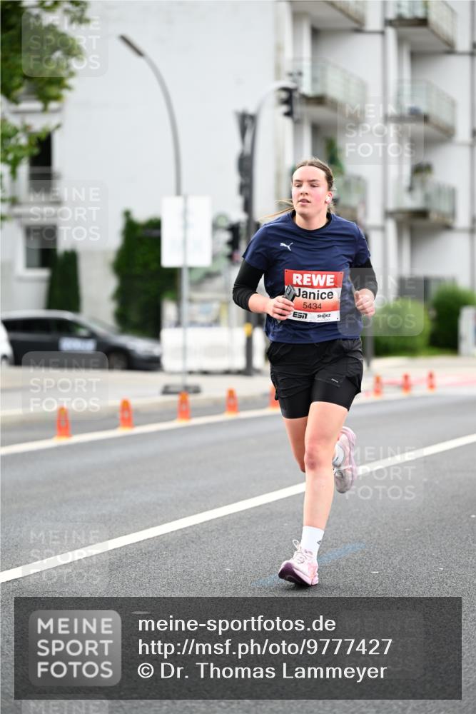 14.06.2026 - REWE Women's Run Dr. Thomas Lammeyer http://msf.ph/oto/9777427 14.06.2026 10:40:48 Laufen 5434 meine-sportfotos.de