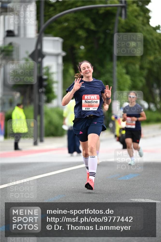 14.06.2026 - REWE Women's Run Dr. Thomas Lammeyer http://msf.ph/oto/9777442 14.06.2026 10:40:53 Laufen 5702 meine-sportfotos.de