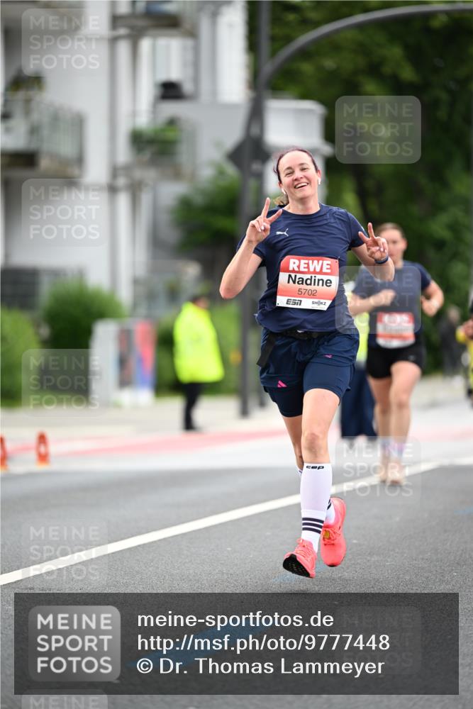 14.06.2026 - REWE Women's Run Dr. Thomas Lammeyer http://msf.ph/oto/9777448 14.06.2026 10:40:53 Laufen 5702, 7 meine-sportfotos.de
