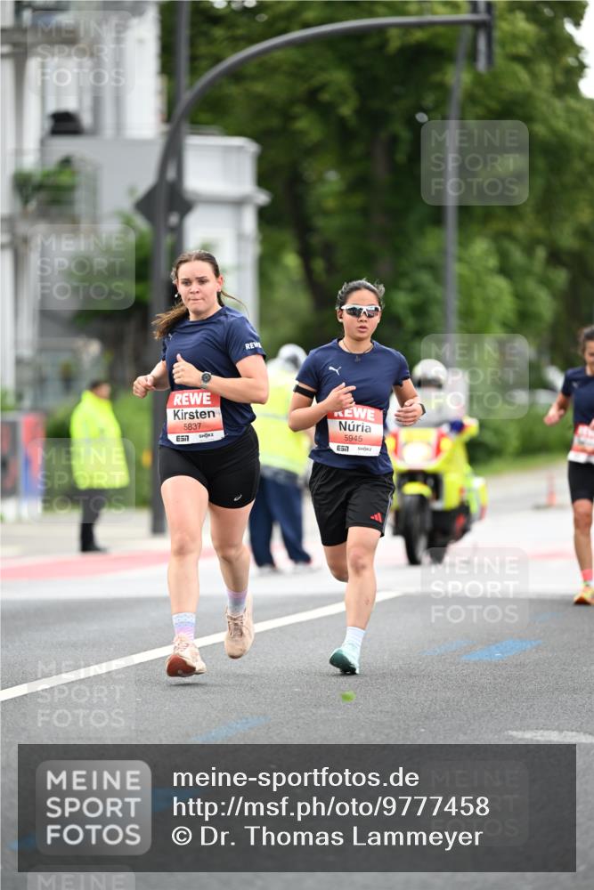 14.06.2026 - REWE Women's Run Dr. Thomas Lammeyer http://msf.ph/oto/9777458 14.06.2026 10:40:55 Laufen 5837, 57, 5945 meine-sportfotos.de