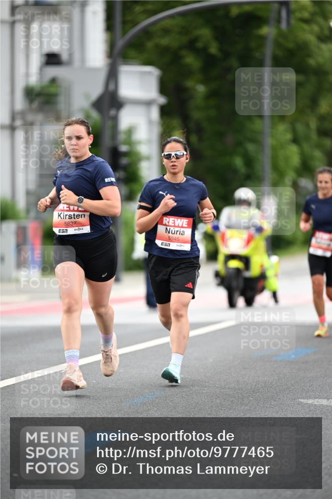 14.06.2026 - REWE Women's Run Dr. Thomas Lammeyer http://msf.ph/oto/9777465 14.06.2026 10:40:56 Laufen 5837, 5945, 7 meine-sportfotos.de