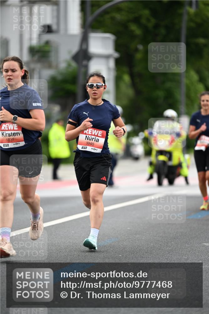 14.06.2026 - REWE Women's Run Dr. Thomas Lammeyer http://msf.ph/oto/9777468 14.06.2026 10:40:56 Laufen 5837, 7, 5945 meine-sportfotos.de