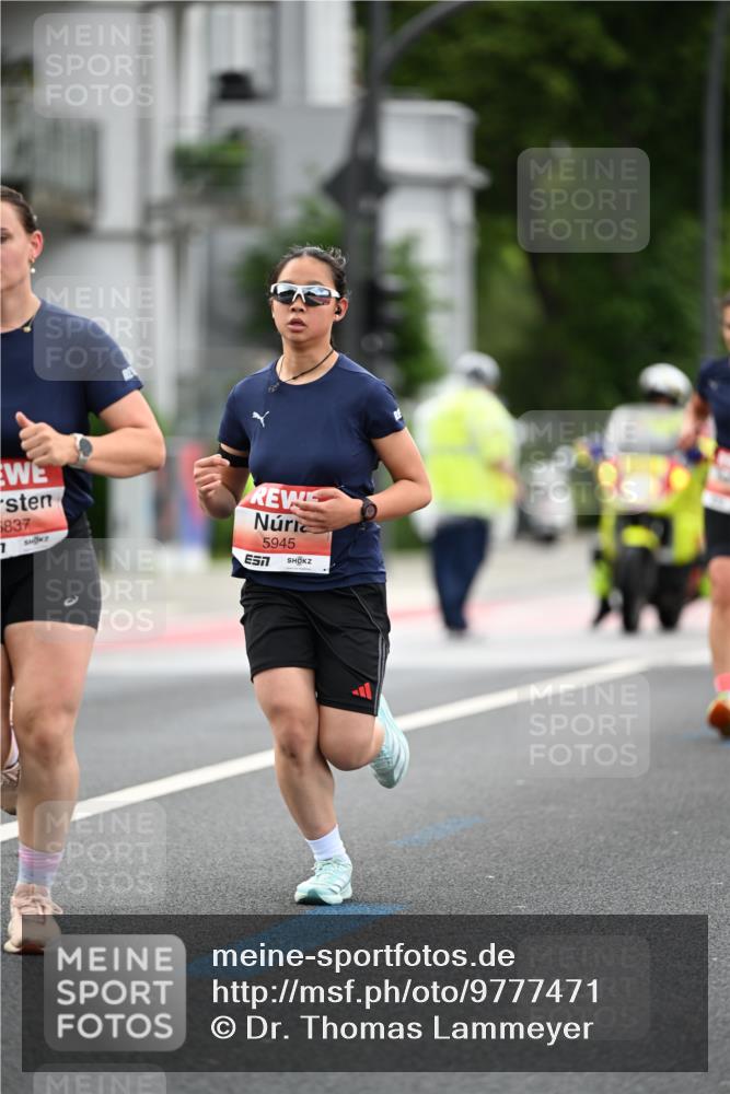 14.06.2026 - REWE Women's Run Dr. Thomas Lammeyer http://msf.ph/oto/9777471 14.06.2026 10:40:57 Laufen 5837, 7, 51, 5945 meine-sportfotos.de