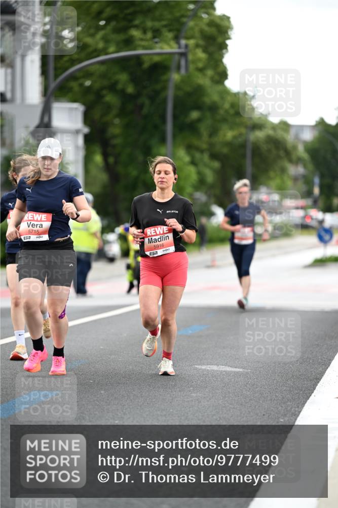14.06.2026 - REWE Women's Run Dr. Thomas Lammeyer http://msf.ph/oto/9777499 14.06.2026 10:41:01 Laufen 5715, 77, 5916, 7 meine-sportfotos.de