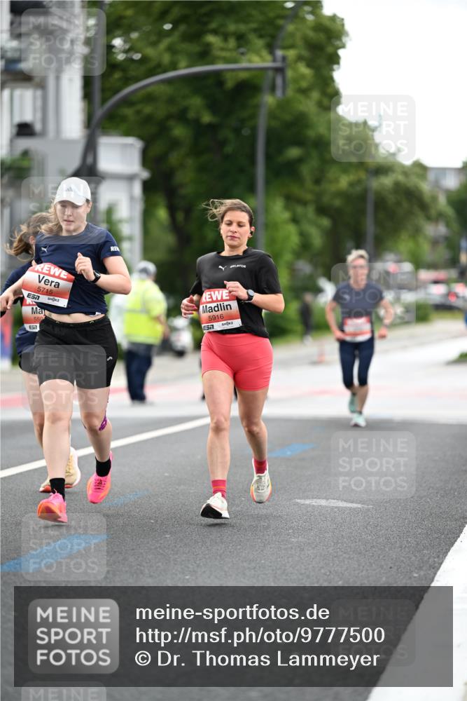 14.06.2026 - REWE Women's Run Dr. Thomas Lammeyer http://msf.ph/oto/9777500 14.06.2026 10:41:02 Laufen 5715, 657, 559, 57, 5916 meine-sportfotos.de