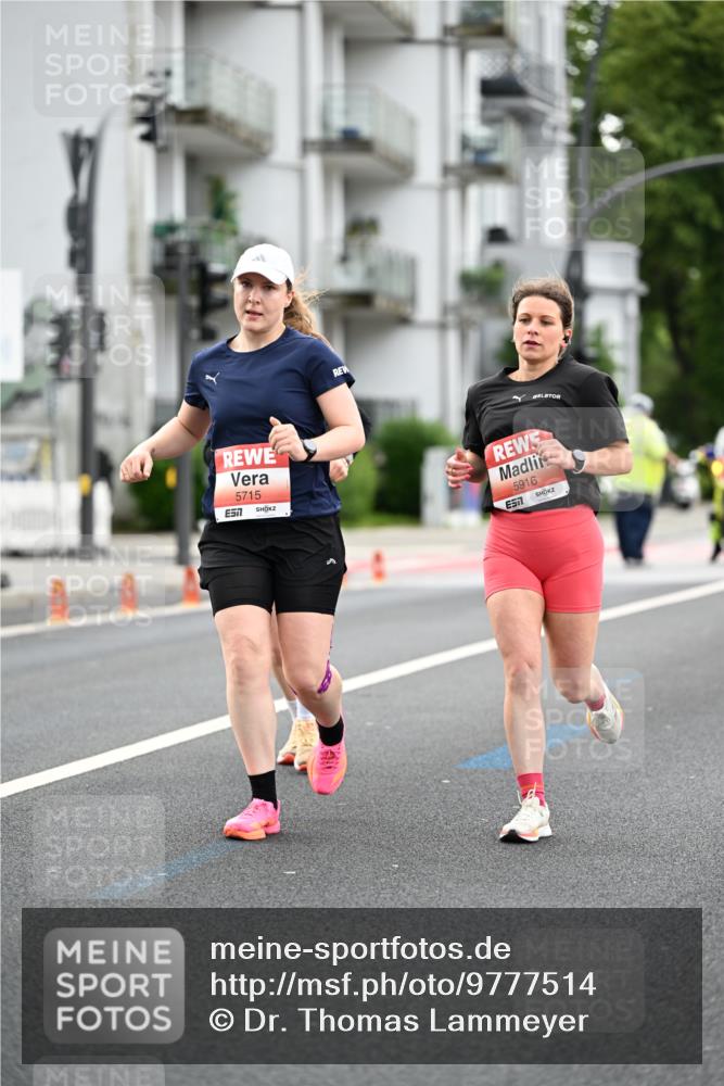 14.06.2026 - REWE Women's Run Dr. Thomas Lammeyer http://msf.ph/oto/9777514 14.06.2026 10:41:03 Laufen 5715, 57, 5916, 57 meine-sportfotos.de