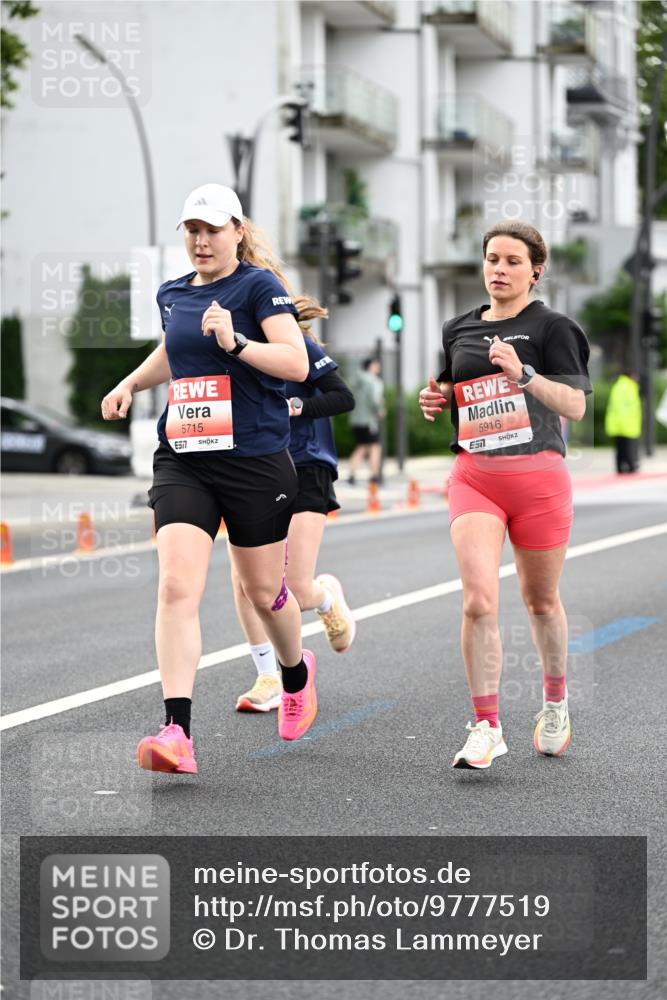 14.06.2026 - REWE Women's Run Dr. Thomas Lammeyer http://msf.ph/oto/9777519 14.06.2026 10:41:03 Laufen 5715, 577, 5916 meine-sportfotos.de