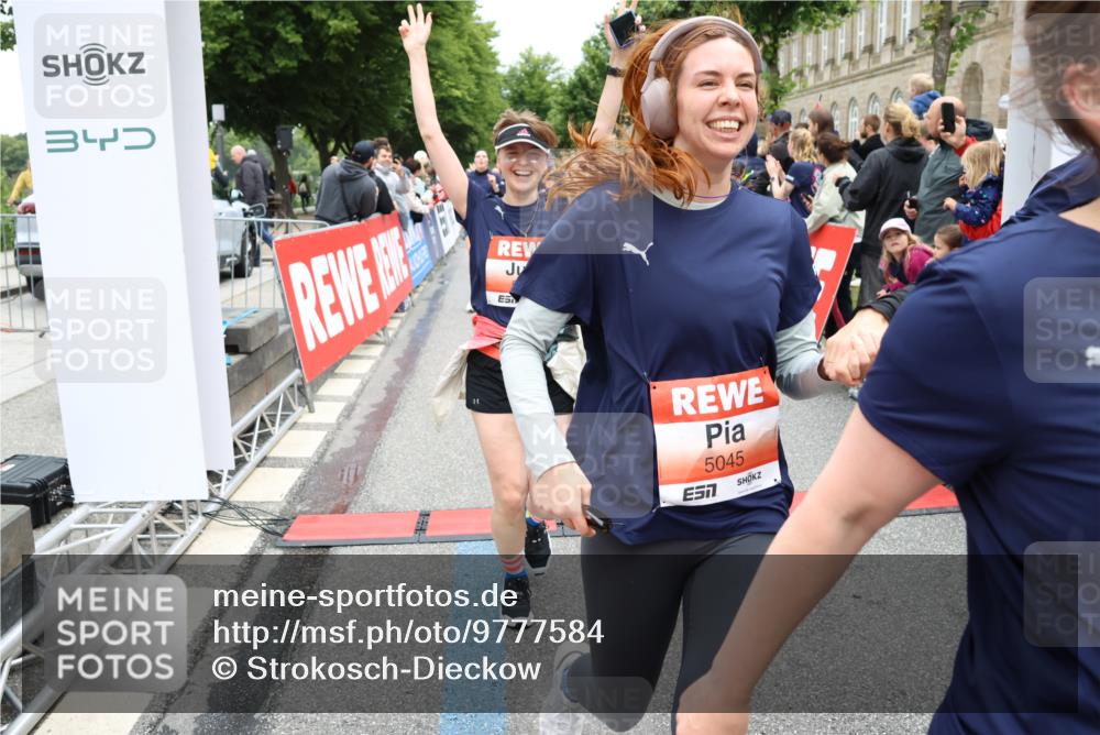 14.06.2026 - REWE Women's Run Strokosch-Dieckow http://msf.ph/oto/9777584 14.06.2026 11:04:37 Ziel 5044, 5045, 5183, 5203, 5212, 5238, 5289, 5290, 5294, 5346, 5349, 5350, 5392, 5417, 5471, 5474, 5611, 5633, 5760, 5826, 5863, 5889, 5934, 5984 meine-sportfotos.de